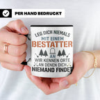 Bestatter Tasse Lustiger Spruch Leg dich niemals mit einem B – Schwarz [farbe:schwarz]