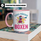 Boxerin Tasse mit Spruch 'Coole Mädchen boxen' Geschenk für  – Rosa [farbe:rosa]