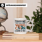 Wing Chun Tasse mit Spruch 'First Lesson is Free' Kampfsport – Weiß [farbe:weiß]