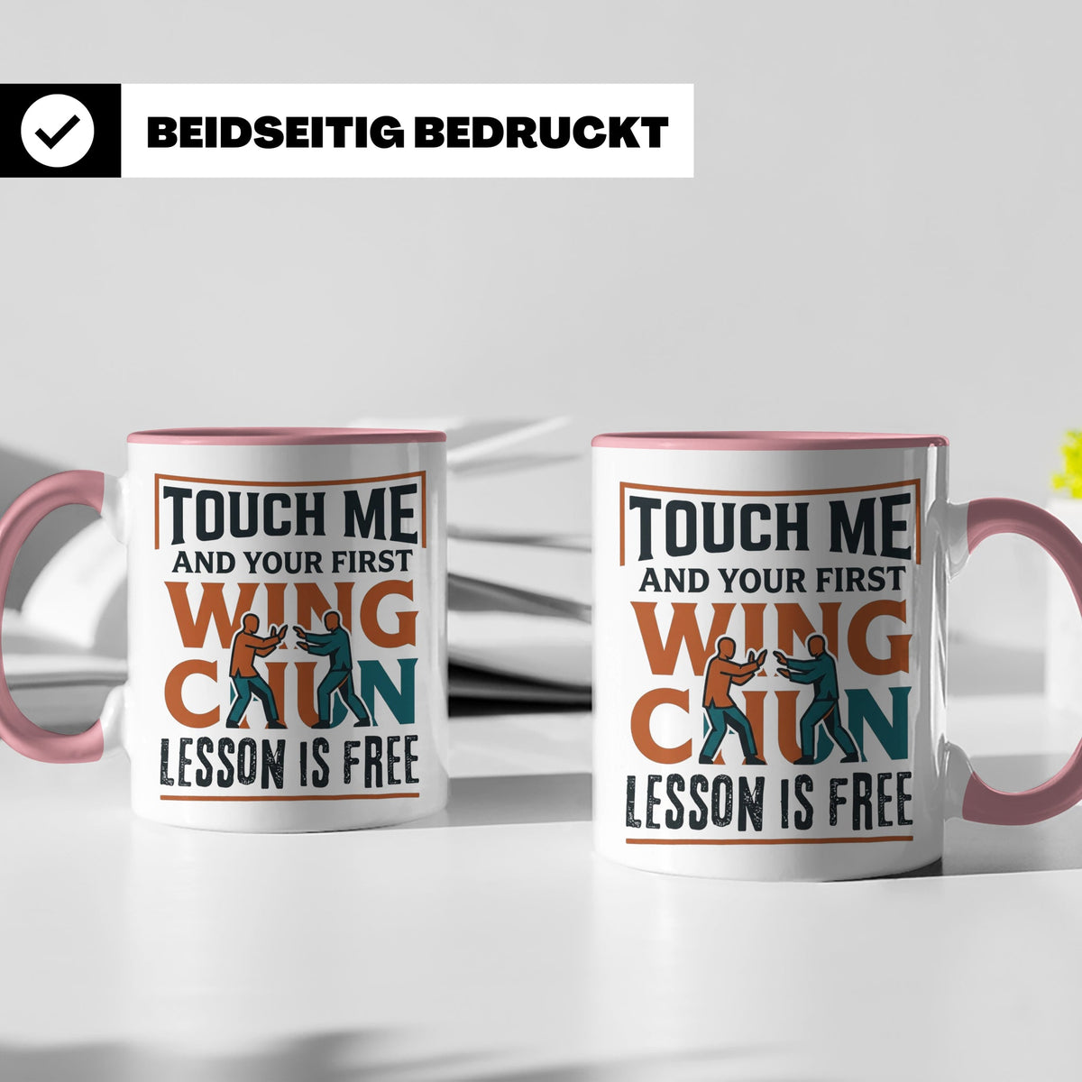 Wing Chun Tasse mit Spruch 'First Lesson is Free' Kampfsport – Rosa [farbe:rosa]
