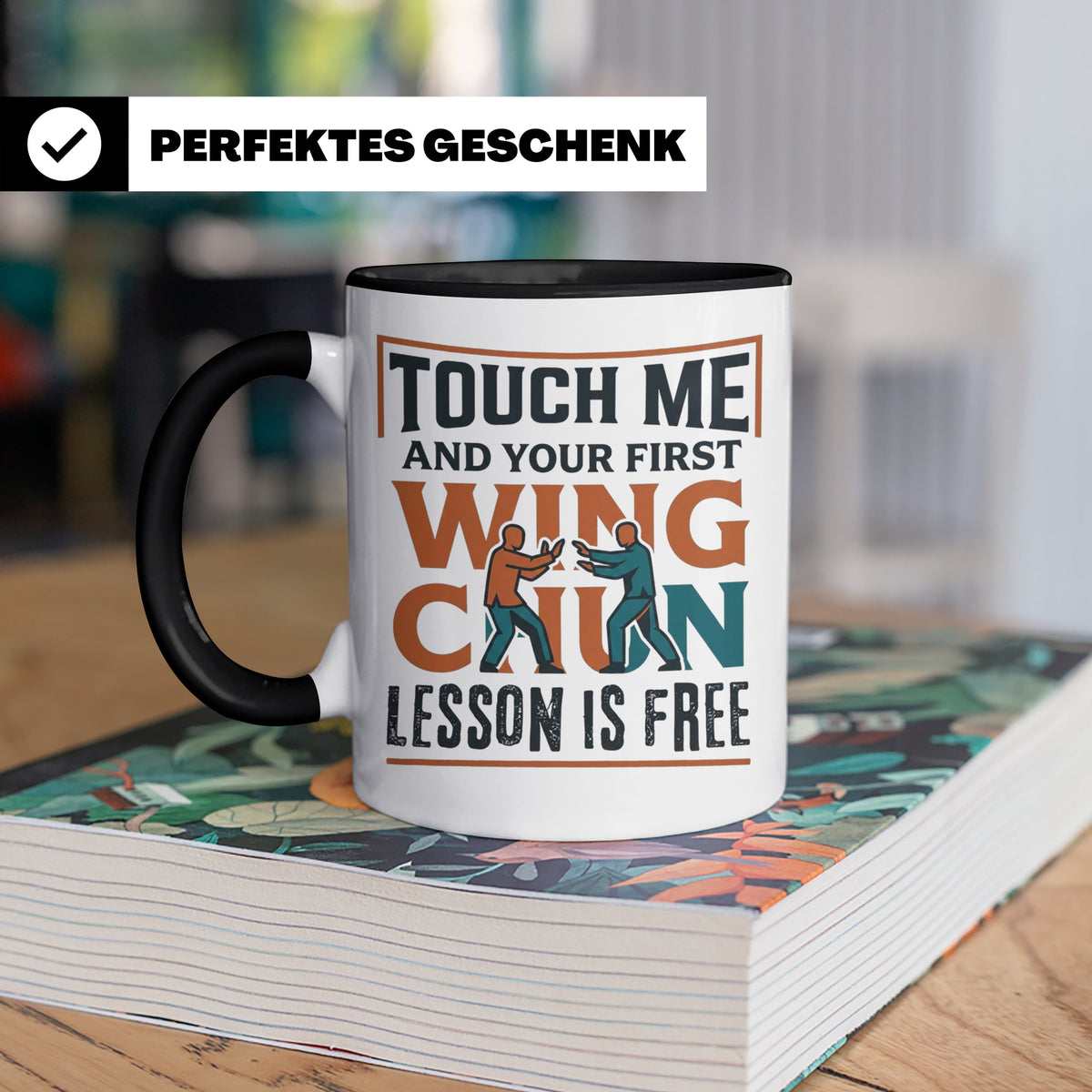 Wing Chun Tasse mit Spruch 'First Lesson is Free' Kampfsport – Schwarz [farbe:schwarz]