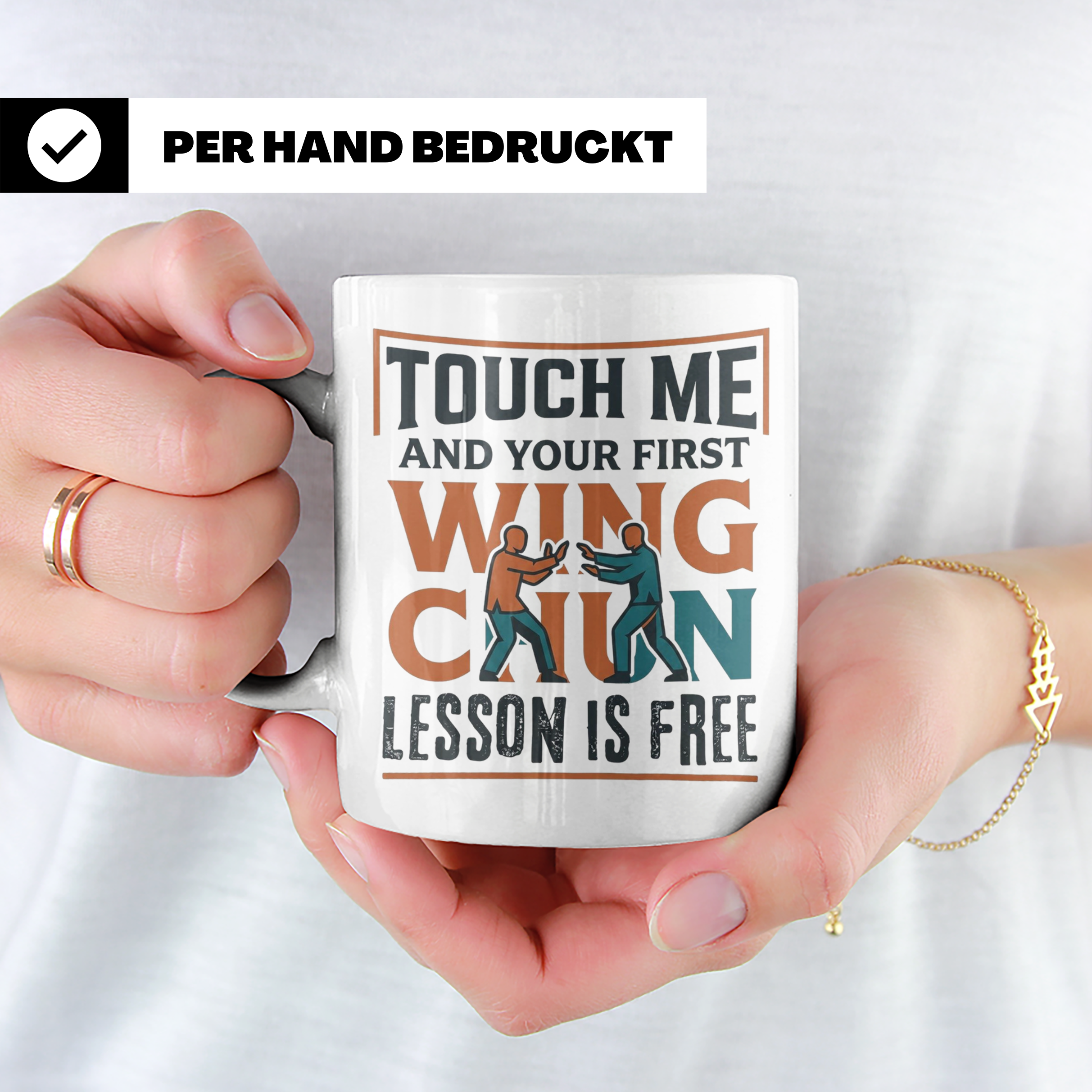 Wing Chun Tasse mit Spruch 'First Lesson is Free' Kampfsport – Weiß [farbe:weiß]