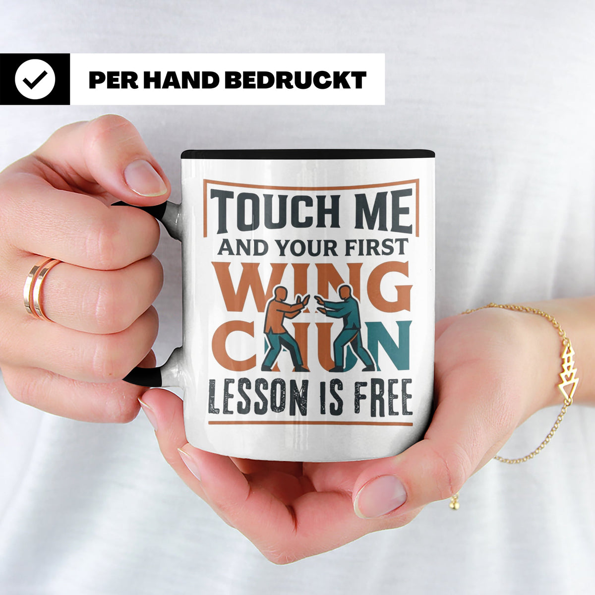 Wing Chun Tasse mit Spruch 'First Lesson is Free' Kampfsport – Schwarz [farbe:schwarz]