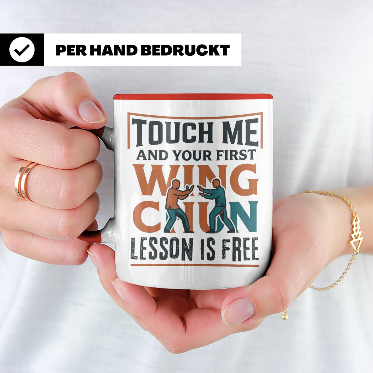 Wing Chun Tasse mit Spruch 'First Lesson is Free' Kampfsport – Rot [farbe:rot]