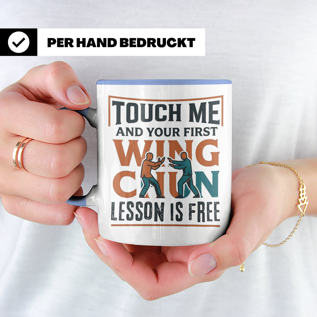 Wing Chun Tasse mit Spruch 'First Lesson is Free' Kampfsport – Blau [farbe:blau]