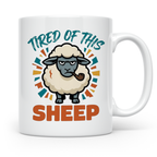 Tired of this Sheep Tasse lustiger Spruch, mürrisches Schaf  – Weiß [farbe:weiß]