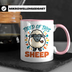 Tired of this Sheep Tasse lustiger Spruch, mürrisches Schaf  – Rosa [farbe:rosa]