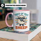 Tired of this Sheep Tasse lustiger Spruch, mürrisches Schaf  – Rosa [farbe:rosa]