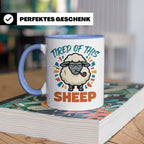 Tired of this Sheep Tasse lustiger Spruch, mürrisches Schaf  – Blau [farbe:blau]