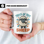 Tired of this Sheep Tasse lustiger Spruch, mürrisches Schaf  – Weiß [farbe:weiß]