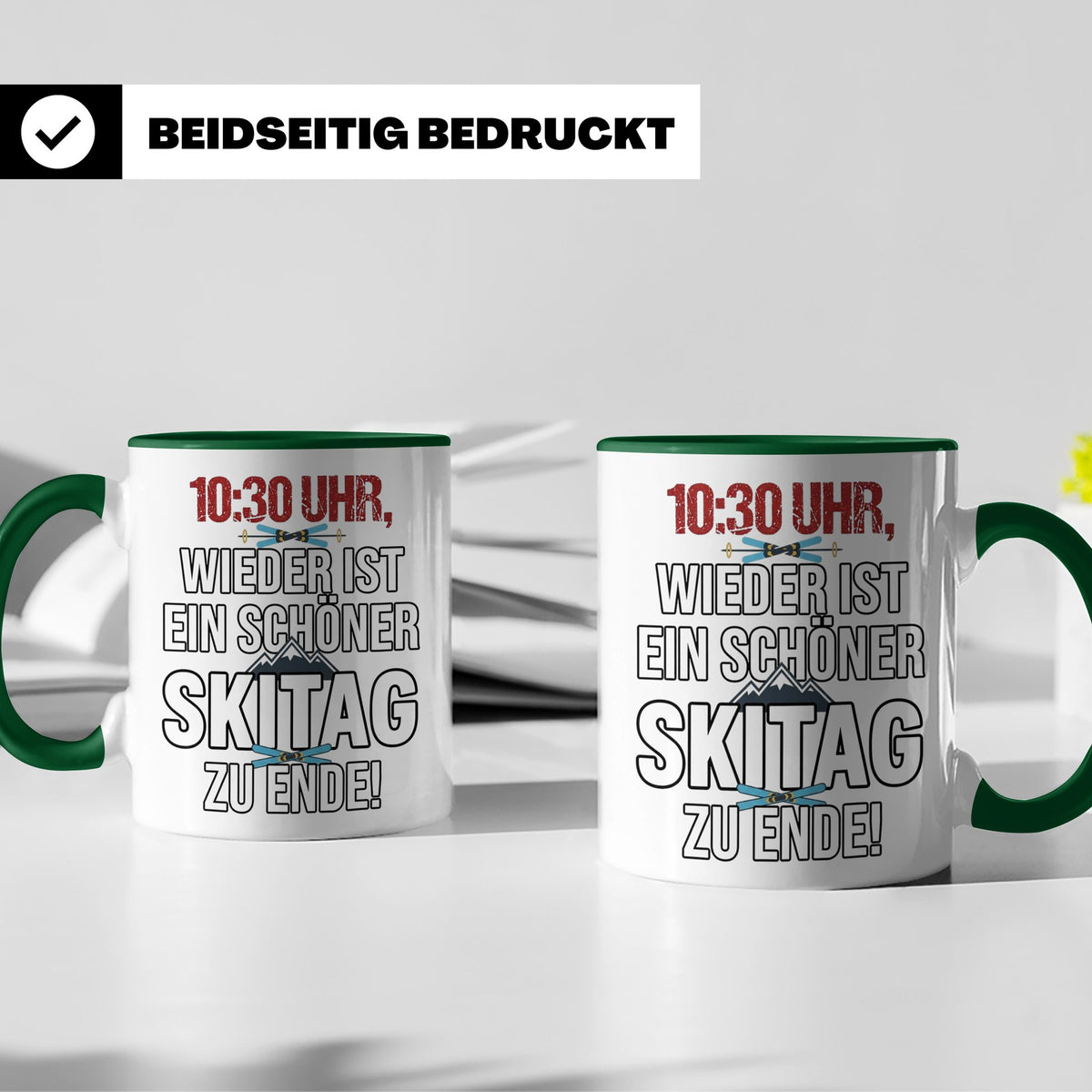 Skifahrer Tasse mit Spruch 10:30 Uhr Skitag zu Ende | Lustig – Grün [farbe:grün]