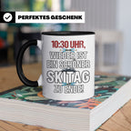 Skifahrer Tasse mit Spruch 10:30 Uhr Skitag zu Ende | Lustig – Schwarz [farbe:schwarz]