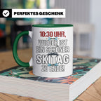 Skifahrer Tasse mit Spruch 10:30 Uhr Skitag zu Ende | Lustig – Grün [farbe:grün]