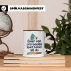 Badminton Tasse mit Spruch Einer von uns spielt besser als d – Schwarz [farbe:schwarz]