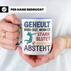 Volleyball Tasse mit Spruch Geheult wird erst wenns blutet.  – Blau [farbe:blau]
