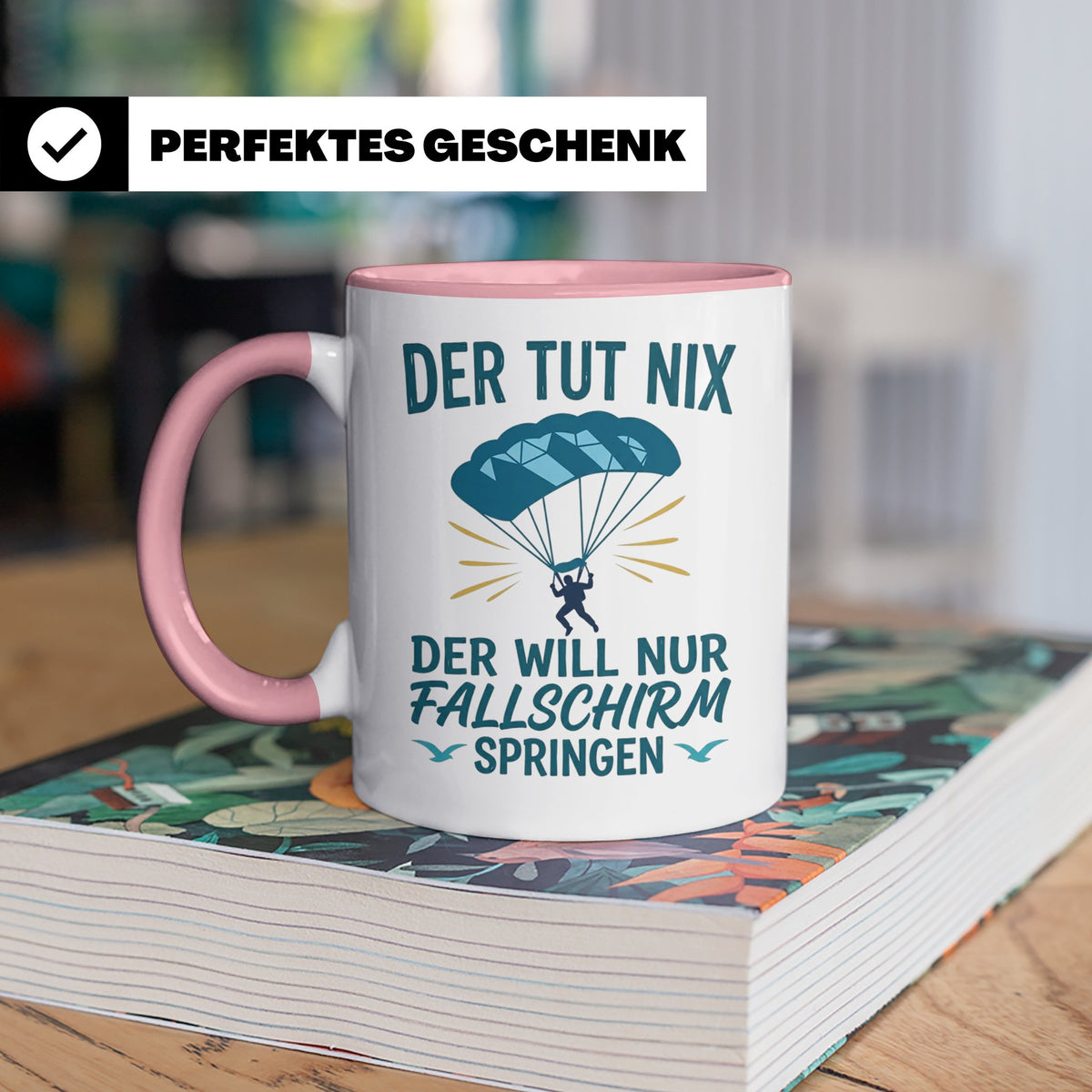Fallschirmspringer Tasse mit Spruch Der tut nix der will nur – Rosa [farbe:rosa]