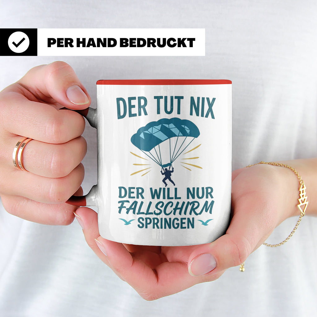 Fallschirmspringer Tasse mit Spruch Der tut nix der will nur – Rot [farbe:rot]