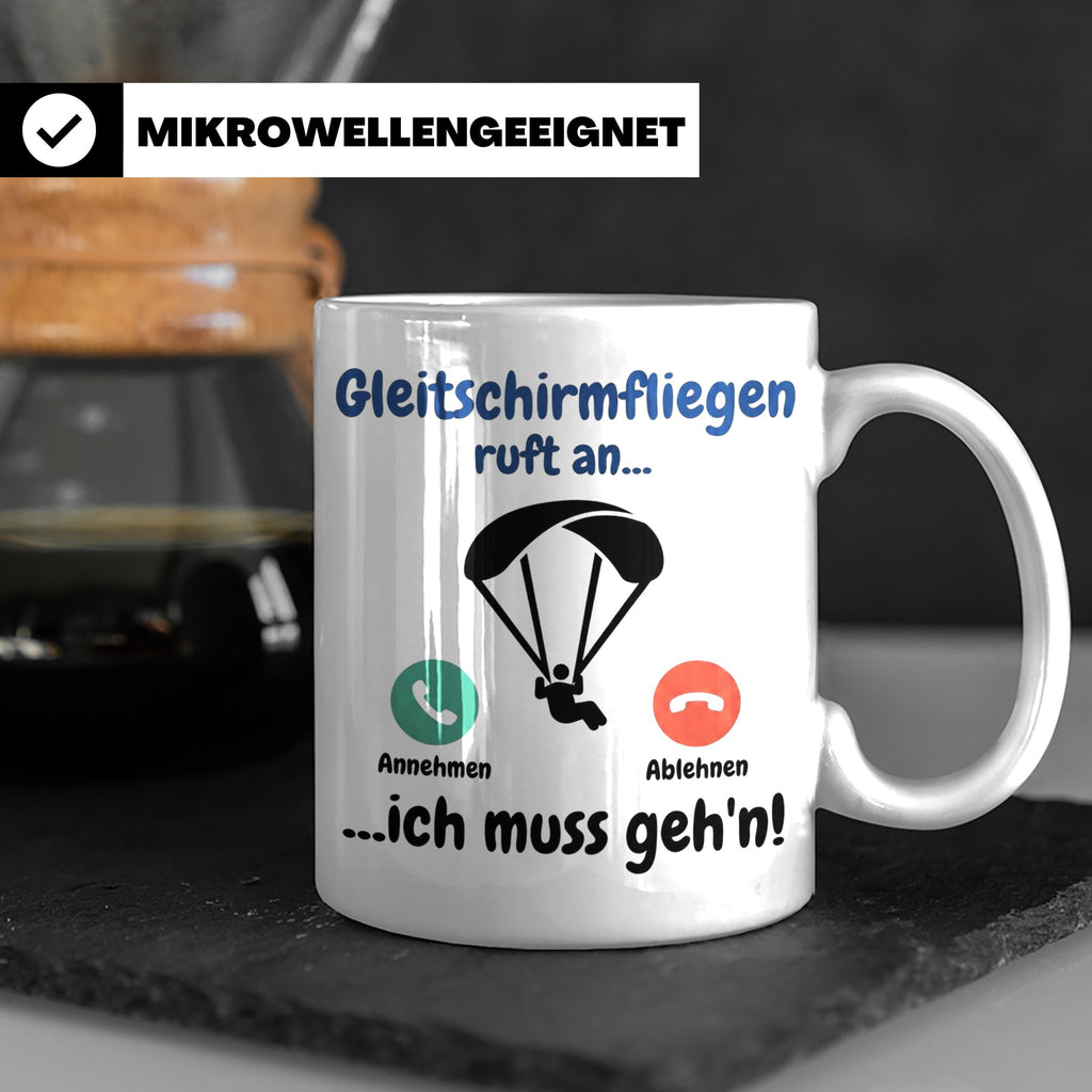 Gleitschirmfliegen Tasse mit Spruch 'ruft an ich muss geh'n' – Weiß [farbe:weiß]