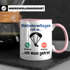 Gleitschirmfliegen Tasse mit Spruch 'ruft an ich muss geh'n' – Rosa [farbe:rosa]