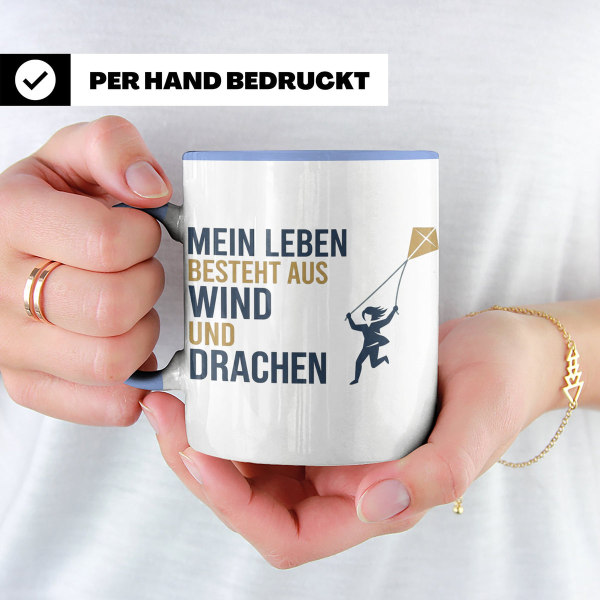 Drachensteigen Tasse mit Spruch Mein Leben besteht aus Wind  – Blau [farbe:blau]