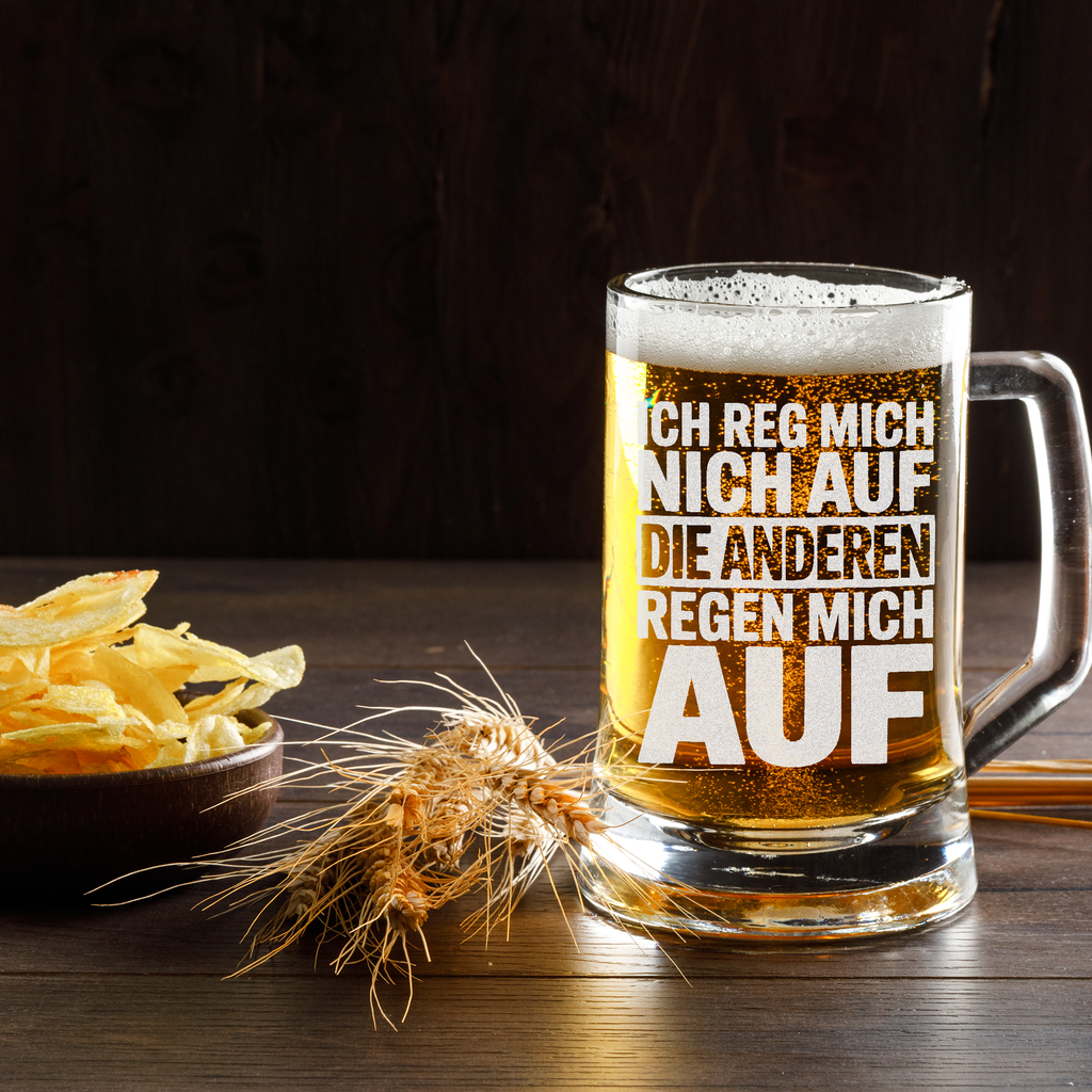 Lustiger Bierkrug – „Ich reg mich nicht auf, die anderen regen mich auf“ Geschenkidee für Männer, Kollegen & Freunde