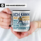 Eishockey Tasse mit Spruch Ich kann auf Wasser laufen Superk – Schwarz [farbe:schwarz]