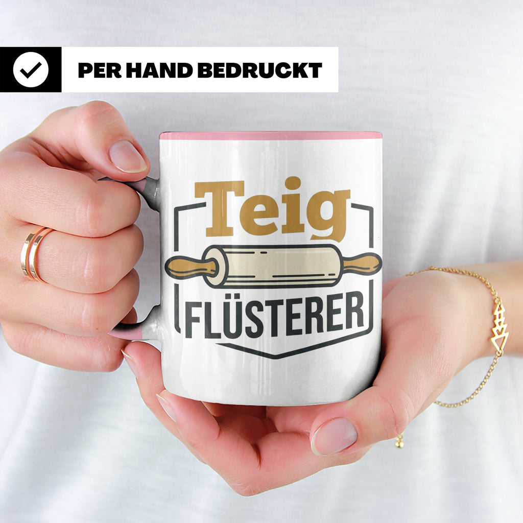 Teig Flüsterer Tasse Bäcker Geschenk, Lustiger Spruch für Ko – Rosa [farbe:rosa]