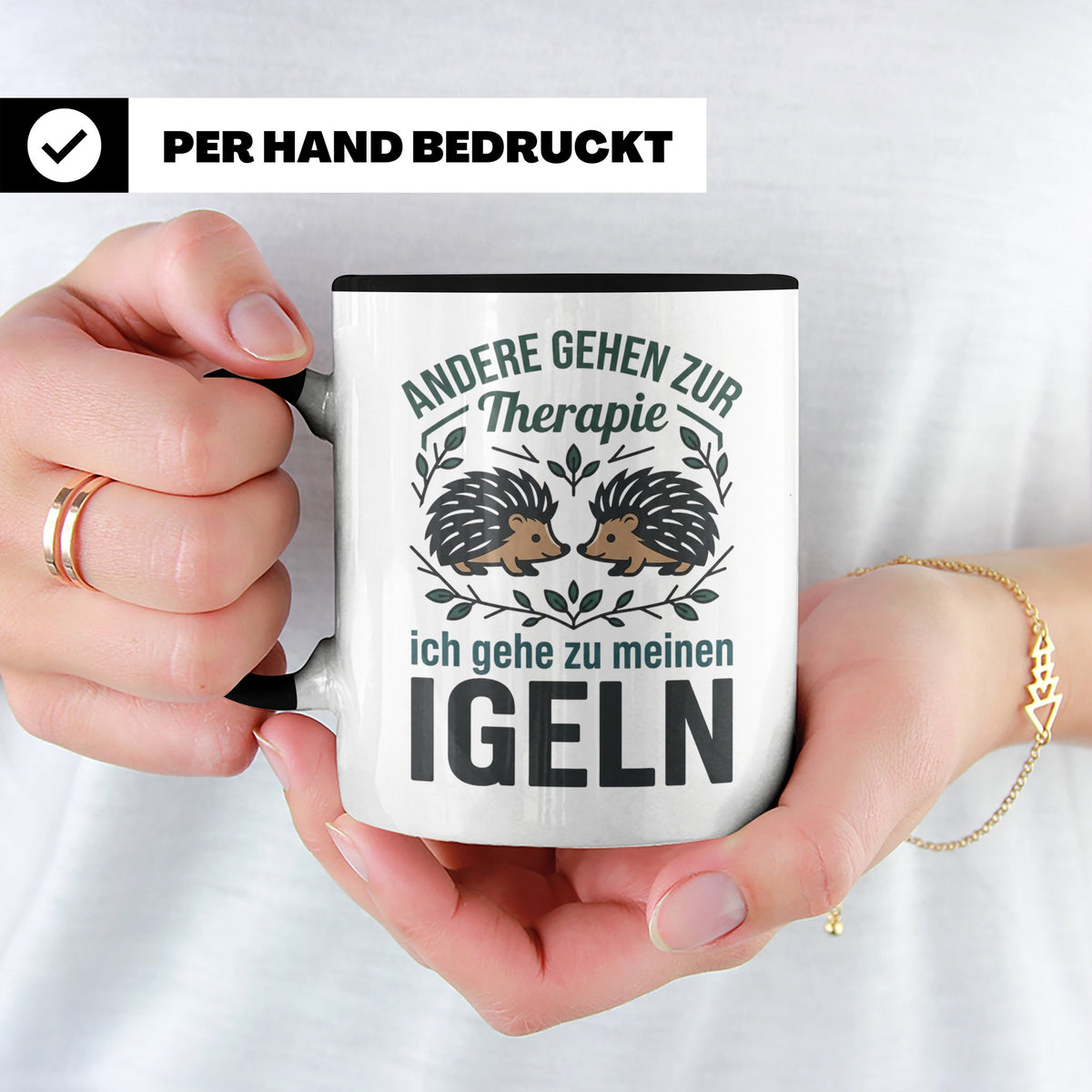 Igel Tasse mit Spruch Therapie, Geschenk für Igelhalter & Ig – Schwarz [farbe:schwarz]