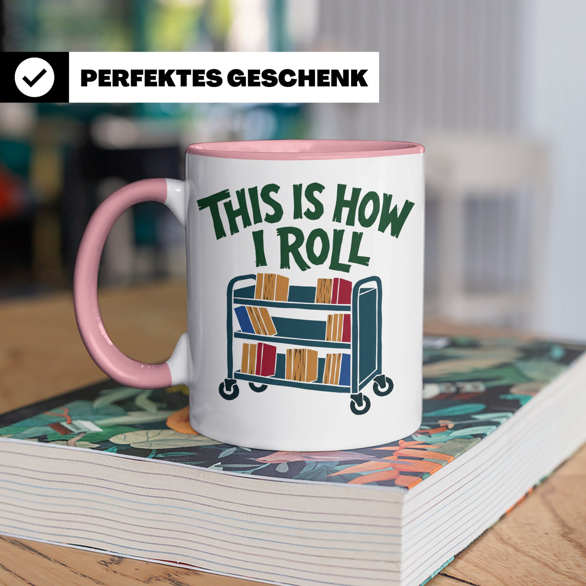 Bibliothekar Tasse mit Spruch This is how I roll, lustiges G – Rosa [farbe:rosa]