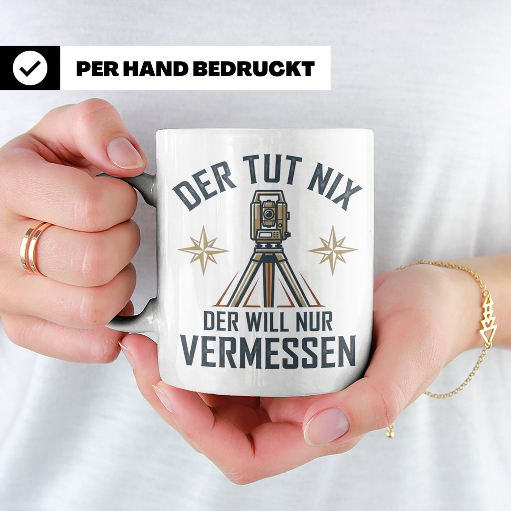 Vermesser Tasse mit Spruch Der tut nix der will nur vermesse – Weiß [farbe:weiß]