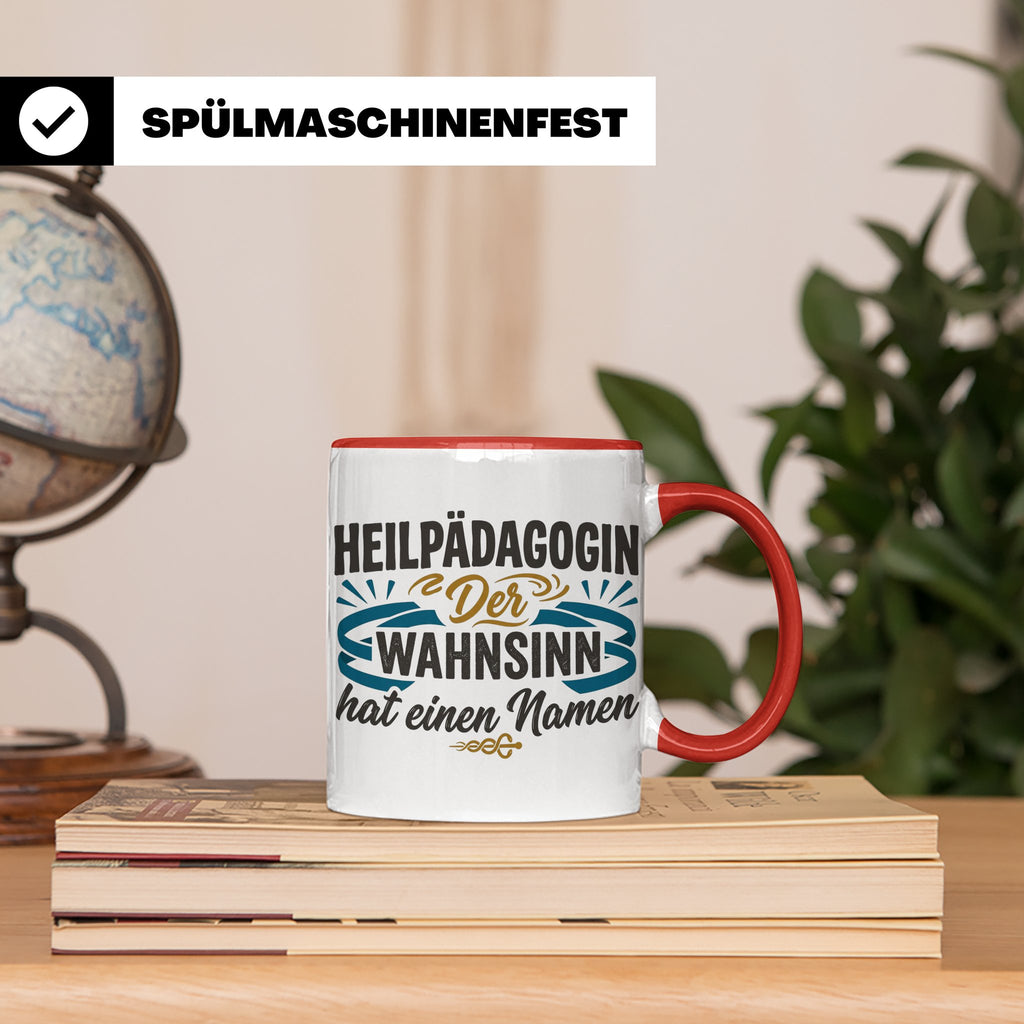 Heilpädagogin Tasse mit Spruch Der Wahnsinn hat einen Namen  – Rot [farbe:rot]