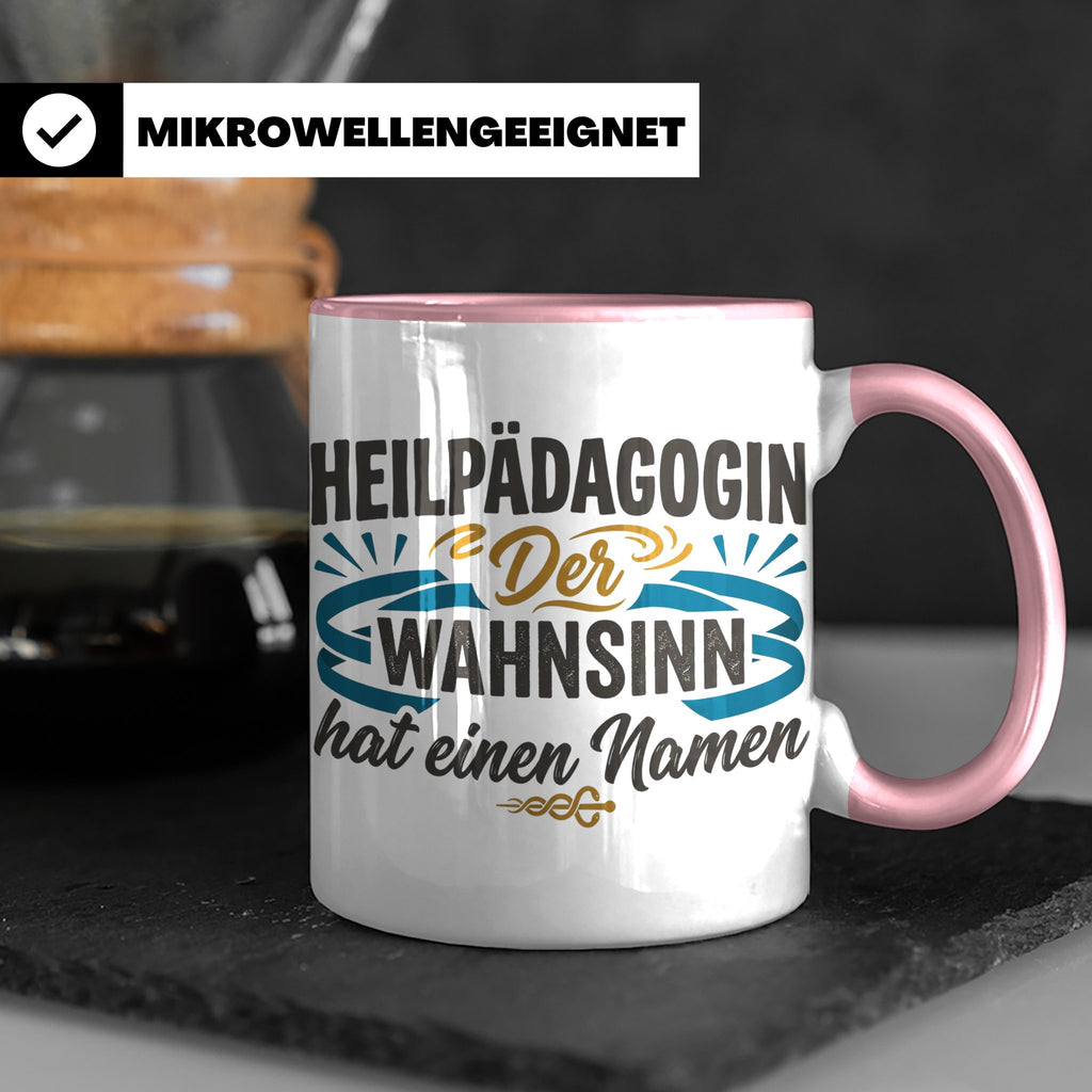Heilpädagogin Tasse mit Spruch Der Wahnsinn hat einen Namen  – Rosa [farbe:rosa]