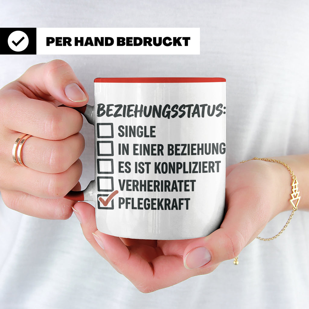 Pflegekraft Tasse mit Spruch Beziehungsstatus Pflegekraft |  – Rot [farbe:rot]