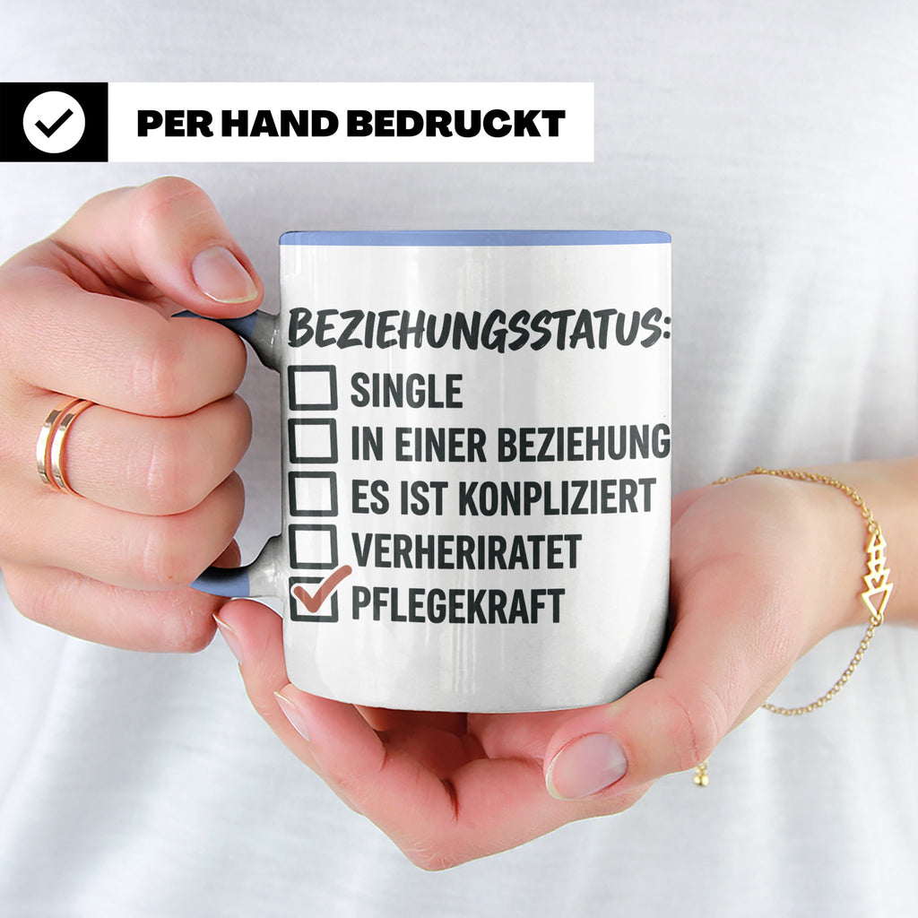 Pflegekraft Tasse mit Spruch Beziehungsstatus Pflegekraft |  – Blau [farbe:blau]