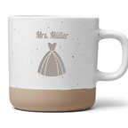 Personalisierte Tasse Mrs. mit Wunschname, Braut Kaffeetasse Kleid Design, Hochzeitsgeschenk für Frauen, Becher JGA Braut