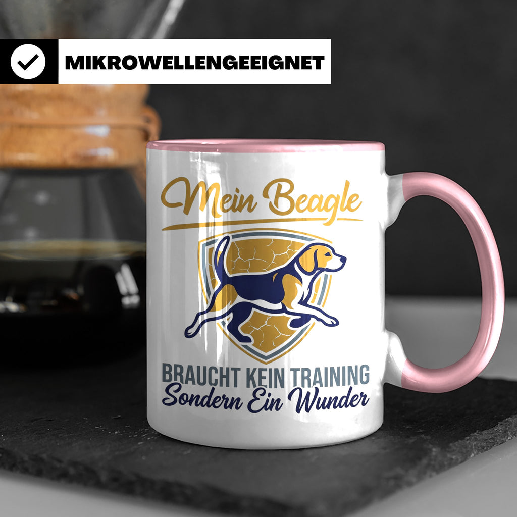 Beagle Tasse mit Spruch braucht kein Training sondern ein Wu – Rosa [farbe:rosa]