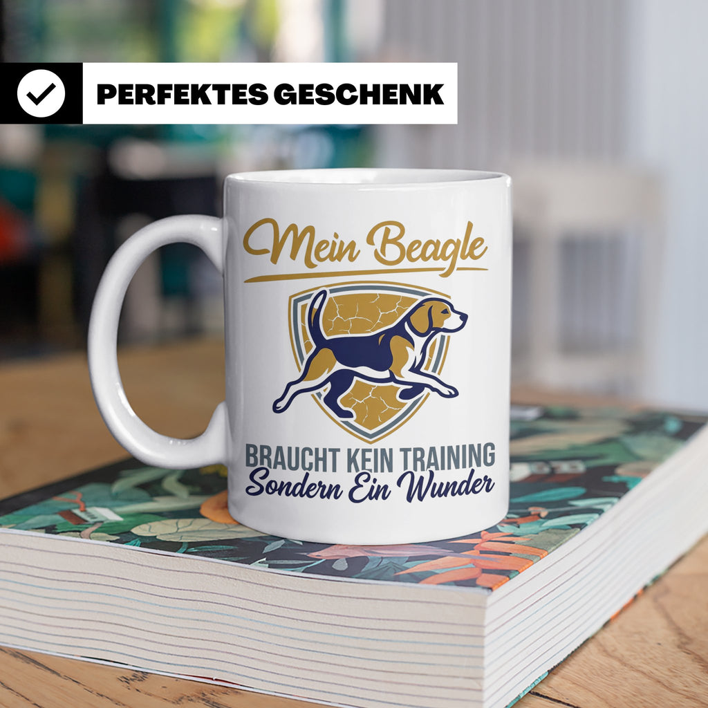 Beagle Tasse mit Spruch braucht kein Training sondern ein Wu – Weiß [farbe:weiß]