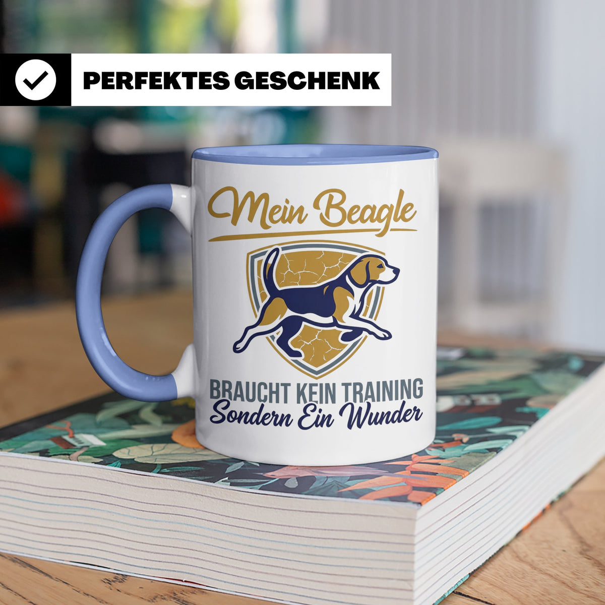 Beagle Tasse mit Spruch braucht kein Training sondern ein Wu – Blau [farbe:blau]