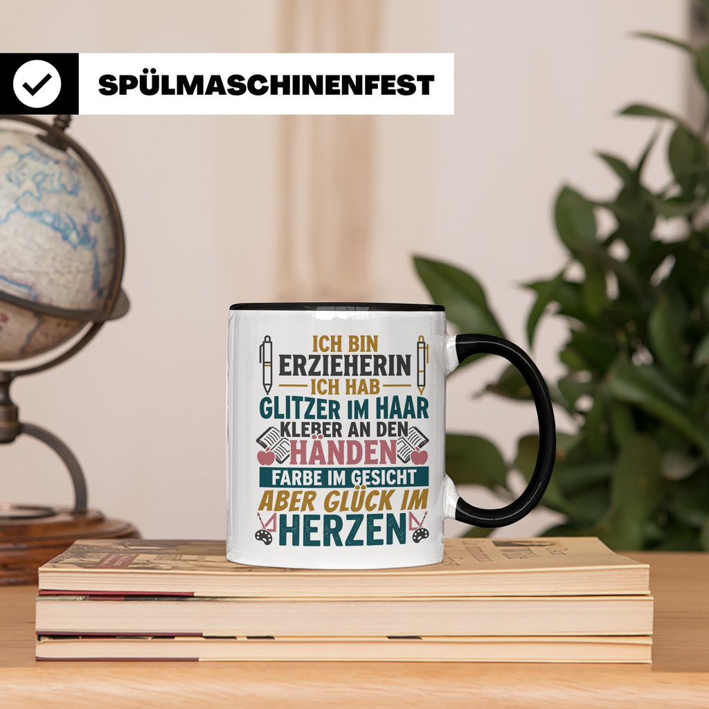 Erzieherin Tasse mit Spruch Glück im Herzen. Geschenk für Ki – Schwarz [farbe:schwarz]