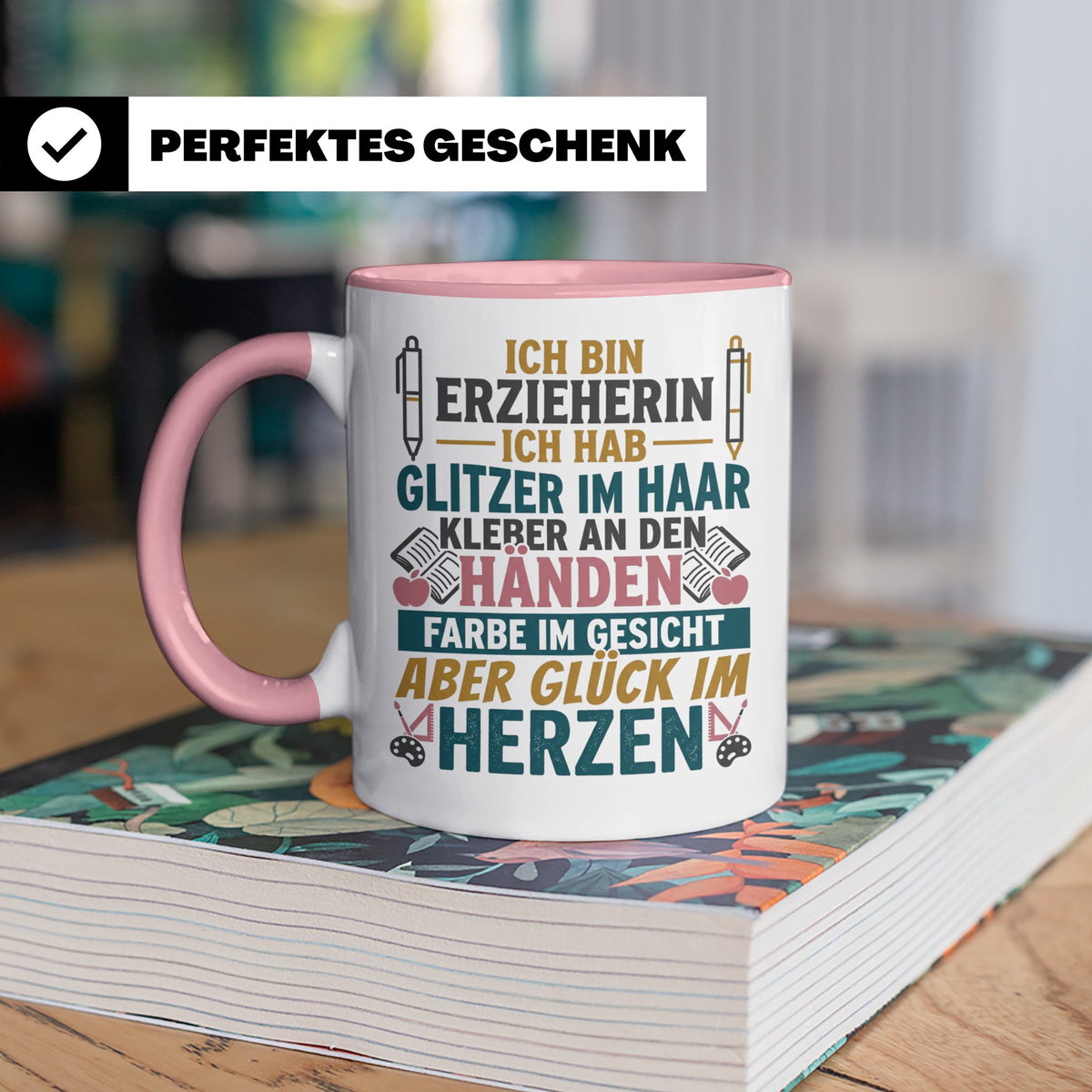 Erzieherin Tasse mit Spruch Glück im Herzen. Geschenk für Ki – Rosa [farbe:rosa]