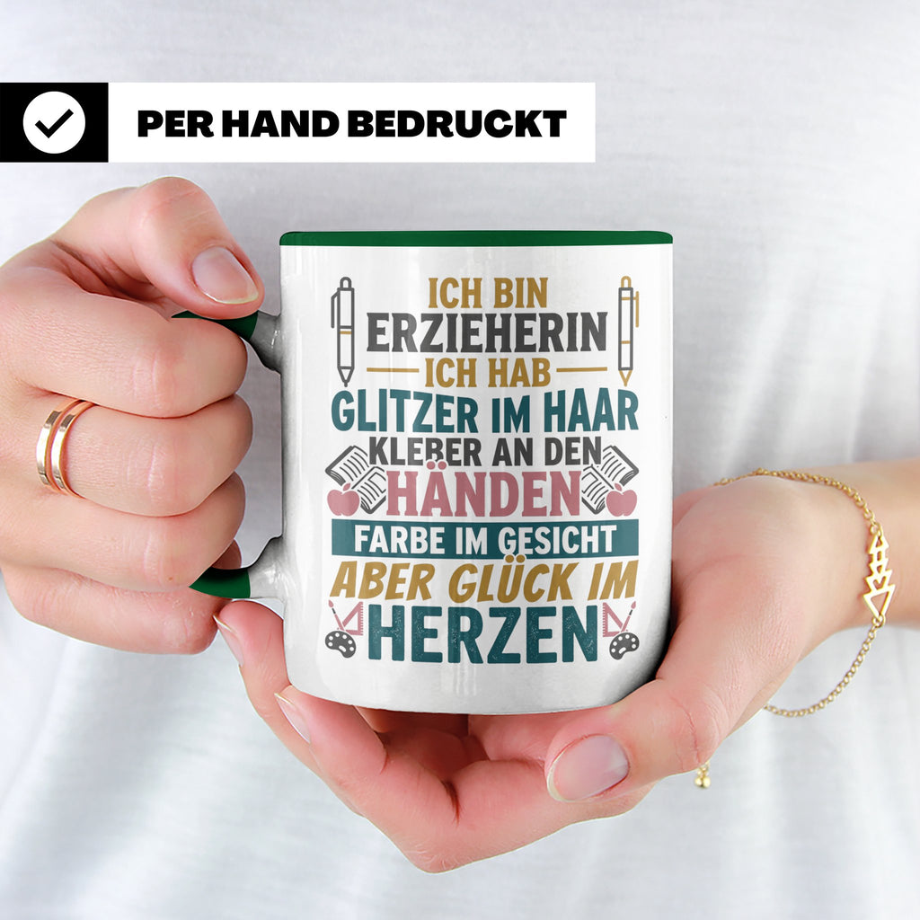 Erzieherin Tasse mit Spruch Glück im Herzen. Geschenk für Ki – Grün [farbe:grün]