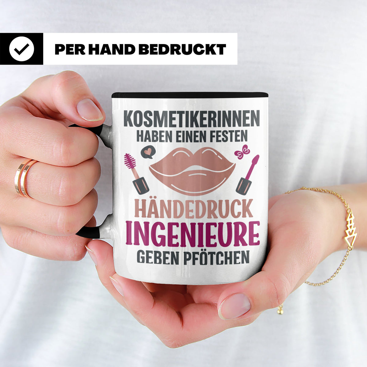 Kosmetikerin Tasse mit Spruch Fester Händedruck, Geschenk fü – Schwarz [farbe:schwarz]