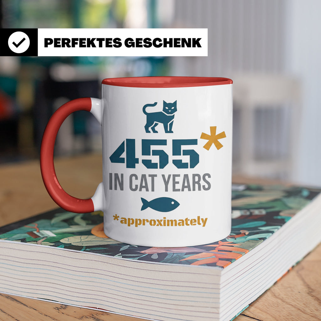 65. Geburtstag Tasse in Katzenjahren, lustiges Geschenk für  – Rot [farbe:rot]