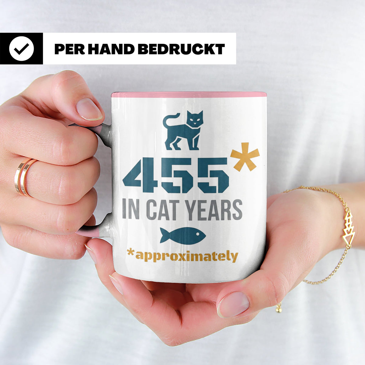 65. Geburtstag Tasse in Katzenjahren, lustiges Geschenk für  – Rosa [farbe:rosa]