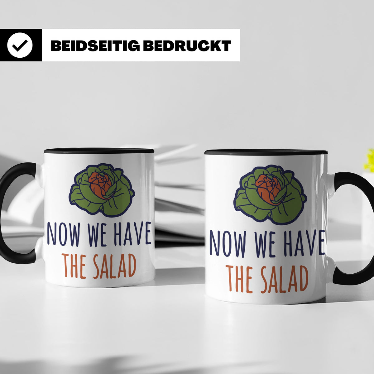 Denglish Tasse Now We Have The Salad, Spruch Da haben wir de – Schwarz [farbe:schwarz]