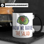 Denglish Tasse Now We Have The Salad, Spruch Da haben wir de – Schwarz [farbe:schwarz]