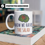 Denglish Tasse Now We Have The Salad, Spruch Da haben wir de – Weiß [farbe:weiß]