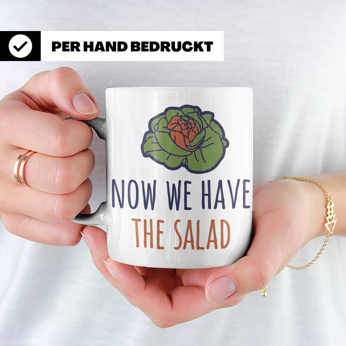 Denglish Tasse Now We Have The Salad, Spruch Da haben wir de – Weiß [farbe:weiß]
