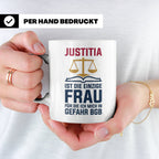 Justitia Tasse für Juristen & Anwälte lustiger Jura BGB Spru – Weiß [farbe:weiß]