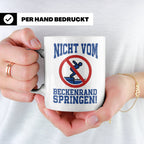 Bademeister Tasse Nicht vom Beckenrand springen lustiger Spr – Weiß [farbe:weiß]